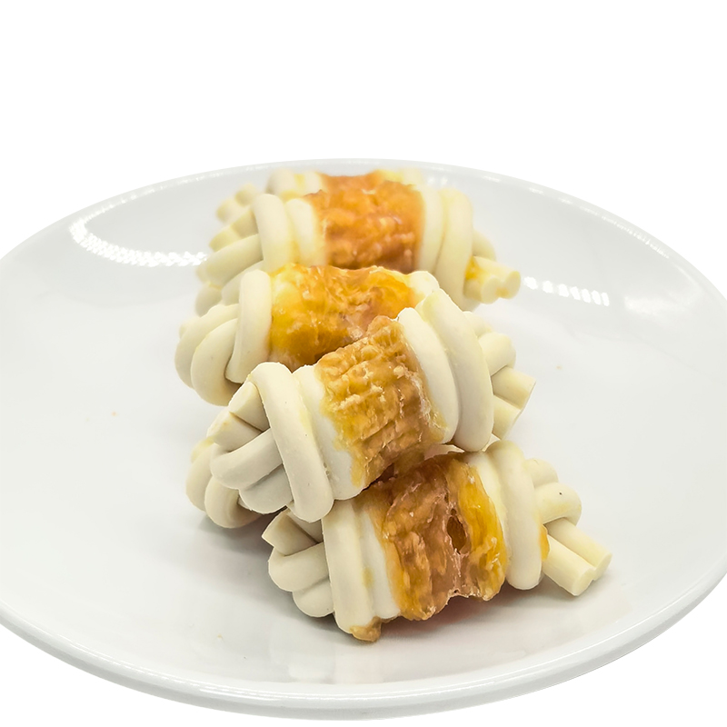 Przysmaki dentystyczne dla psów, patyczki smakołykowe o smaku kurczaka, naturalne i organiczne zdrowe przekąski dla zwierząt.